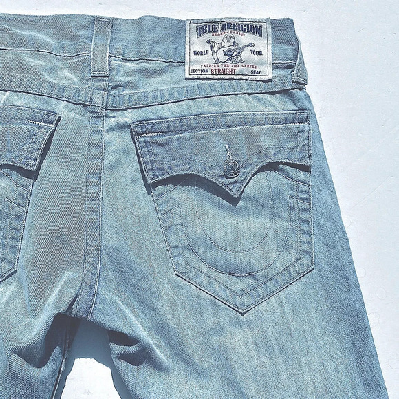 TRUE RELIGION Men’s Straight Leg with Back Flap Pocket Light Wash Distressed 31 - Picture 9 of 9